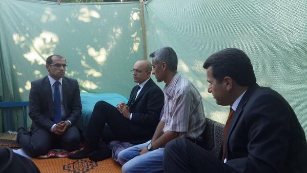 Dünkü orucunu Hasankeyfli vatandaşlarla açan Maliye Bakanı sn <a href="/memetsimsek/">Mehmet Simsek</a>, iftar öncesi iki aileyi ziyaret etti.