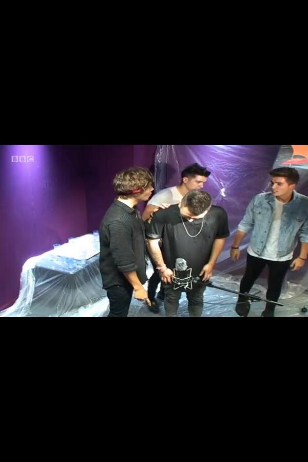 AddictToUnionJ's tweet image. #UnionJOnRadio1 that was hilarious😂😂 my favourites @UnionJworld 🙊