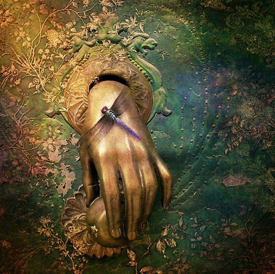 Lightning_Locks's tweet image. Shake hand to open the door