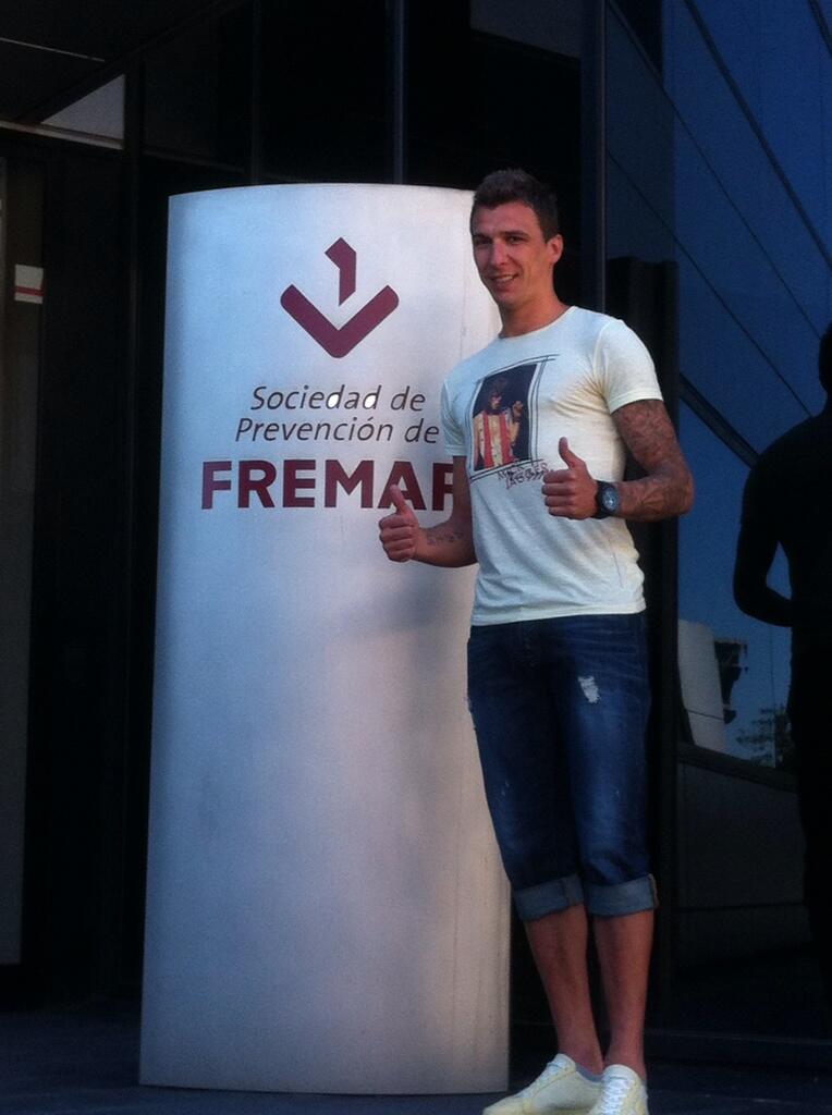 BsLDS5vCcAA6HJ1.jpg:large