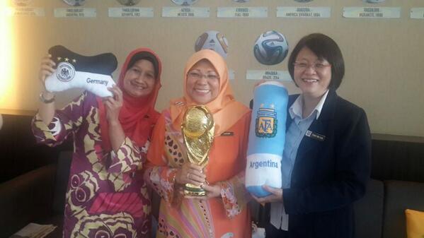 Pasukan mana yg akan menjuarai Piala Dunia 2014? <a href="/hjhrohanikarim/">Rohani Abdul Karim</a> <a href="/KPWKM/">KPWKM</a> @liowtionglai <a href="/weekasiongmp/">Dr Wee Ka Siong 魏家祥</a> <a href="/MCAHQ/">MCA</a>
