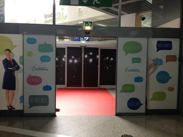 A votre #arrivée à l'#Aéroport de #Strasbourg on vous déroule le tapis rouge... La #star, c'est vous !