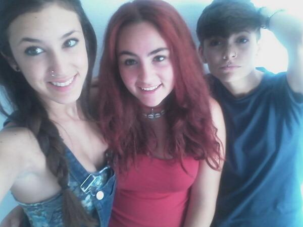 txdeloyola's tweet photo. Echo tanto de menos a mis Sorrrras, que quiero que vengan para que me digan que en verdad soy bollo. http://t.co/MPqygyGHNe