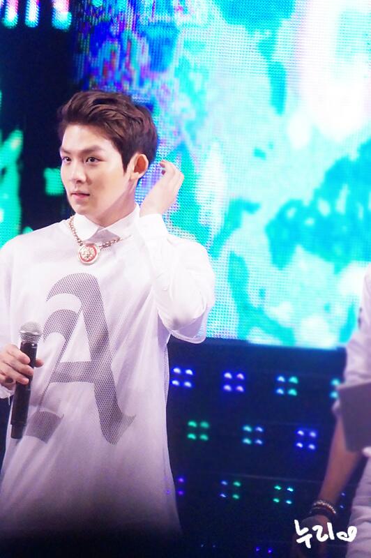 urmynuri's tweet photo. 아카짱~♡ 사룽다룽해요 오래오래 함께해~(@T_Ricky_T ) 
[틴탑 전체사진이 다 망한사진이라 창혀니라도ㅠㅠ] http://t.co/eEdpms3iCP