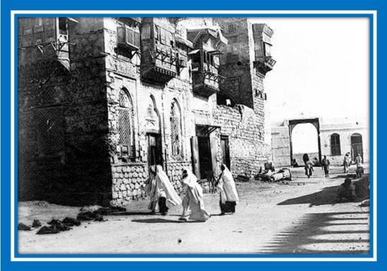 soon_jeddah's tweet photo. باب شريف بـ #جدة 1918م - Bab Sharif in #Jeddah 1918 - #السعودية | صورة: https://t.co/GkEpw7phcw