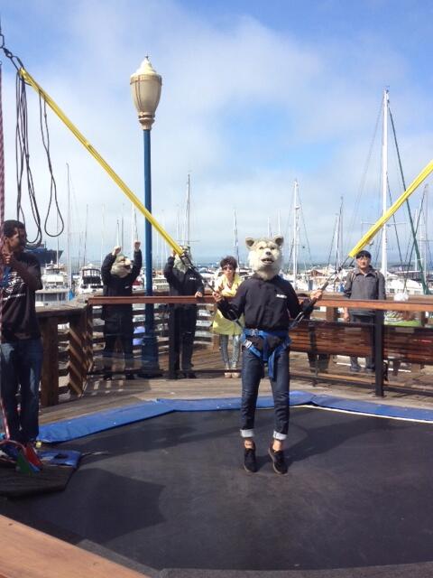 Mwaminfo きょうのオオカミ No 36 ジャン ケン ジョニー なんだかわかりませんが 逆バンジーに挑戦する ジャンケン 緊張の一瞬です おや 後ろでリブチャンとサンちゃんが応援していますよ 優しいね きょうのオオカミ Http T Co 7jrjhafabn