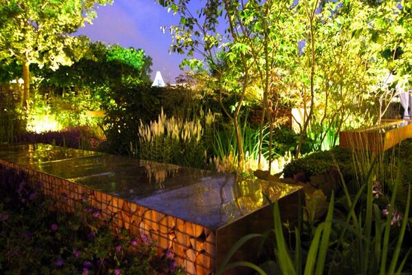 PaulPaulbmartin's tweet image. Night shot of our gold medal winning garden at #RHSHamptonCourt @amyhuberman @trishrosetaylor @bloominthepark