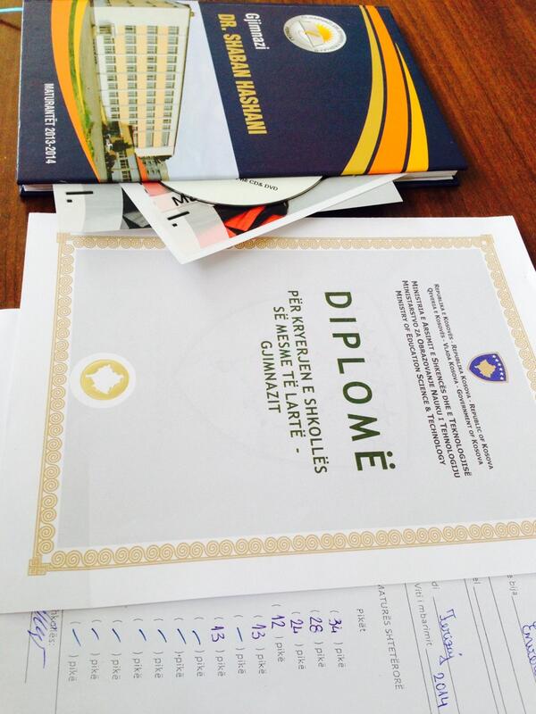 MajlindaInter's tweet photo. U kry edhe qikjo ๐ถ๐#highschoolend #graduated Gjimnazi "Dr. Shaban Hashani" Ferizaj ๐ http://t.co/RBgXYs3SiP