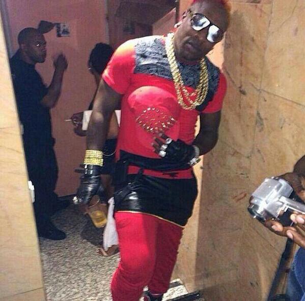 indianzilla's tweet photo. @GrungGaadZillA yow mi general ele look shaky inna dah pic yah talk nuh man http://t.co/NC0PepB6dt