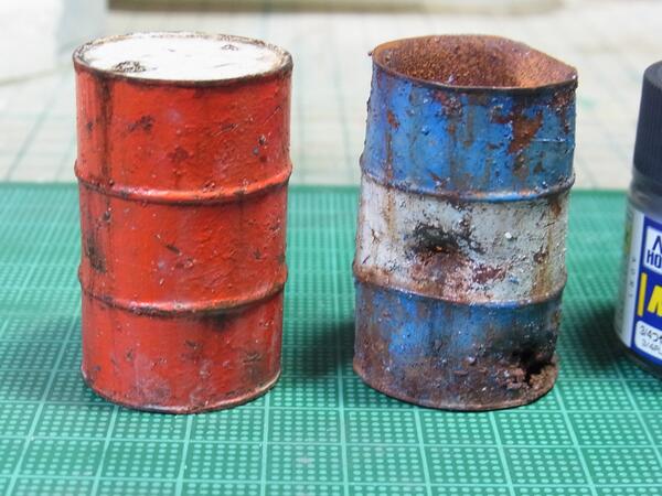 サビたドラム缶、塗り終わりました 新旧の違いを塗装で出せたらな～と