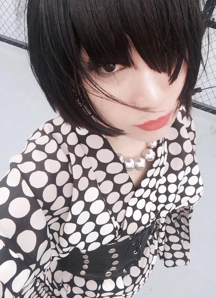 マリアンヌ東雲 Ar Twitter あら嫌だ 前髪と身頃の合わせが逆じゃない どうして反転してしまったのかしら 正しいのはこちら Http T Co Uqqy9ourkj