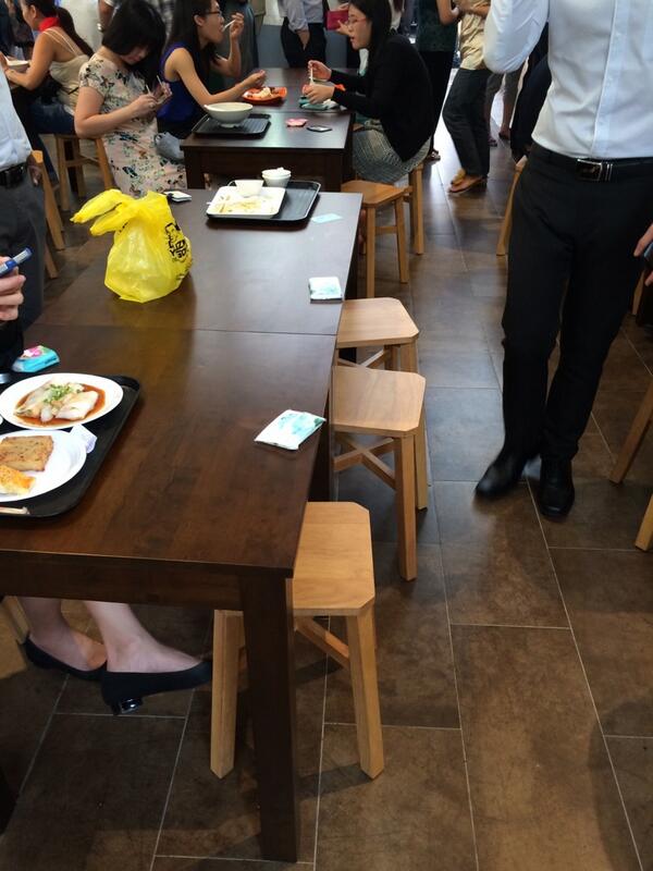 hyuz's tweet image. Empty tables and hungry patrons. Stop this selfish practice! #stopchoping