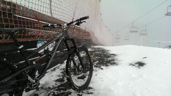 another_taylor's tweet photo. Only just remembered thermals let alone jumpers. 60km winds up there and it felt like it @PlushHillCycles http://t.co/HkRNOoN0wk