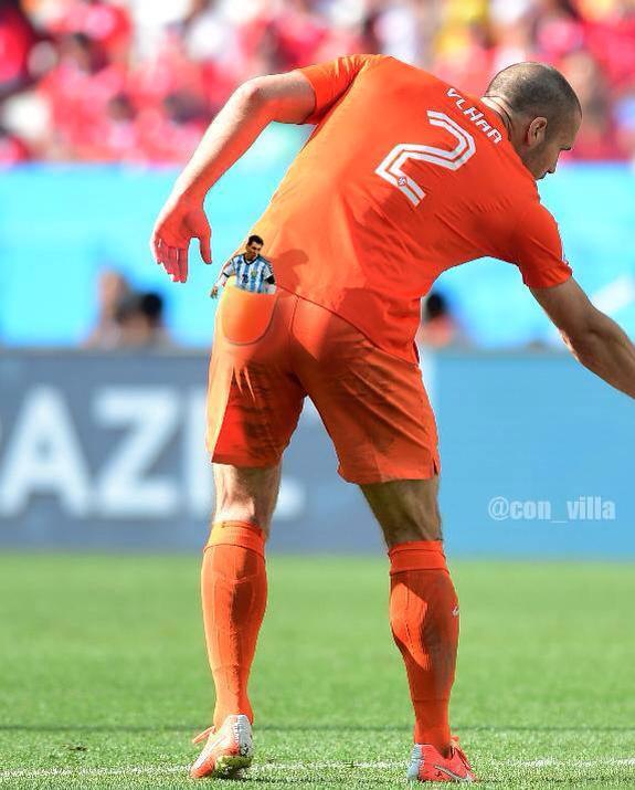 TheClubPark's tweet photo. Ron Vlaar last night http://t.co/gJFuGaCnwT