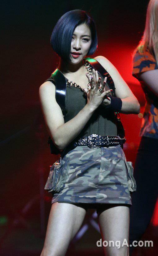 BsLq-T8CcAEMzUz.jpg:large