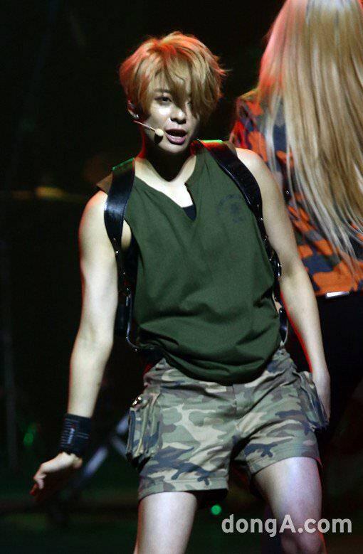 BsLrzUnCYAI5qsJ.jpg:large