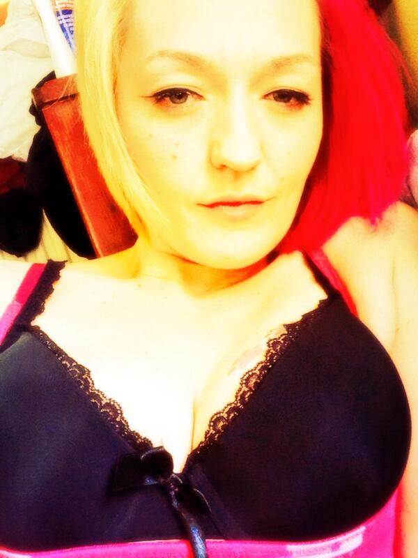 charlotte_curvy's tweet photo. Around till 5 @sirensescorts #northamptonescort http://t.co/iJ76M6fxZT