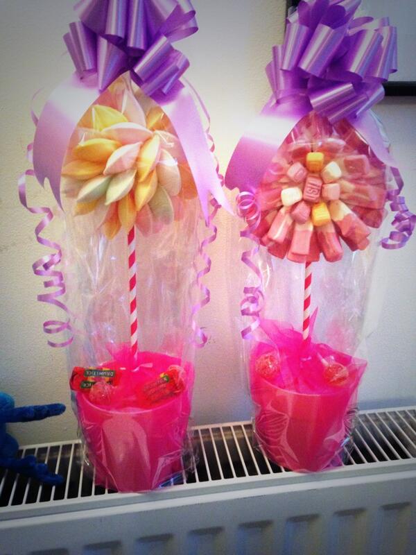 evtrieeTreats's tweet photo. Sweet trees ready to be collected http://t.co/v0zsFdn2Pd