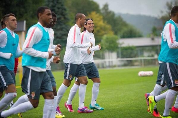 SupportricesASM's tweet image. Rhô un @FALCAO à l&apos;entraînement de l&apos;@AS_Monaco : ça fait plaisir 🌟💋
#WeAreASM #WeAreBack #TeamASM #DagheMunegu 🔴⚪️