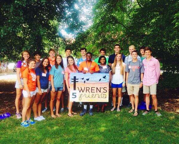 CUOAwren's tweet photo. Friends that quickly became family! @CU_Orientation #session10 #tweettweet http://t.co/ZZP7V8n3dM