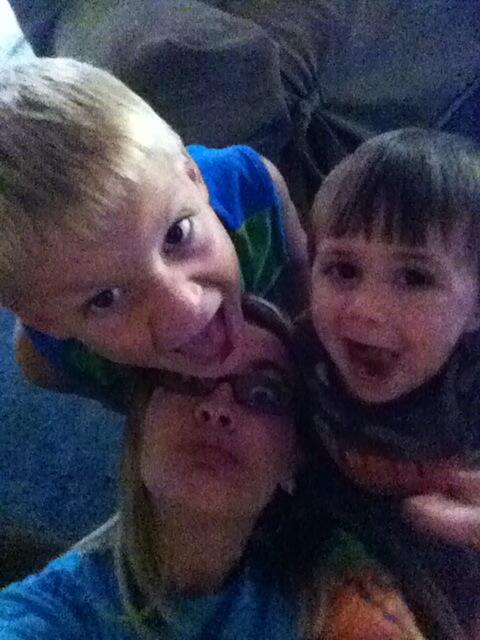 Oranda10's tweet photo. Hanging with these cuties today !! ❤️them http://t.co/s5rt9qSWEv