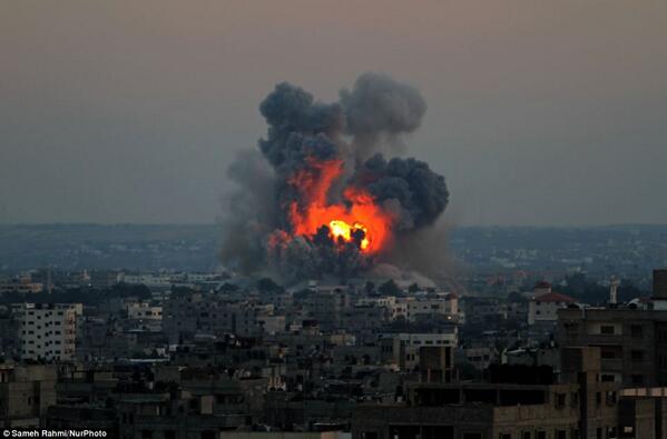 BrianSyafik's tweet photo. "@HaditsKU: Duka Gaza Duka Dunia http://t.co/1ytuLan2DM"