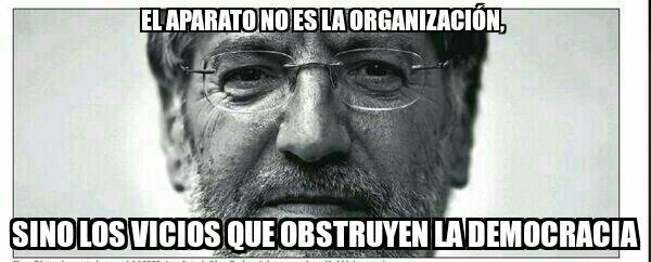 Pablielrojo's tweet photo. @japtapias "el aparato no es la organización, sino los vicios que obstruyen la democracia" #TapiasOtroPSOE http://t.co/9lQvFjJYD8