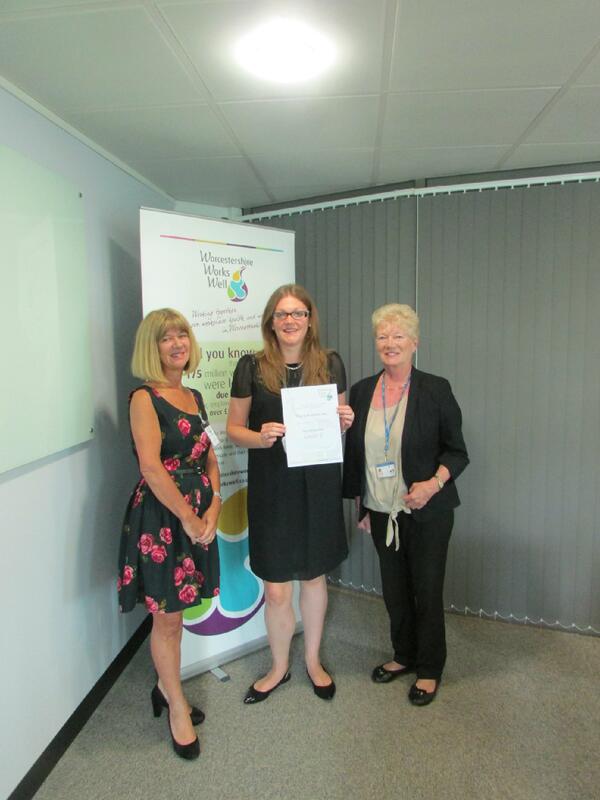 WorcsWorksWell's tweet image. Kate Leese and Chris Nash from @WorcsHealthCare receving their Level 2 award at Malvern Hills Science Park yesterday