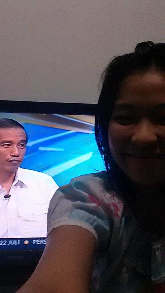 Selfie sama pa jokowi <a href="/MataNajwa/">Mata Najwa</a> <a href="/Metro_TV/">METRO TV</a> #SelfiewithPakJokowilewatlayarmetrotv
