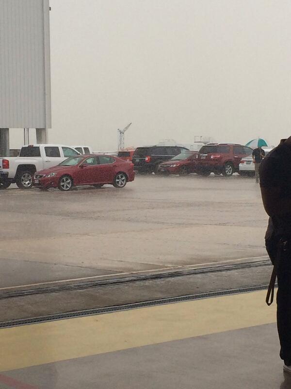 TSUMurep's tweet photo. Weather delay... http://t.co/mPb2rdagDN