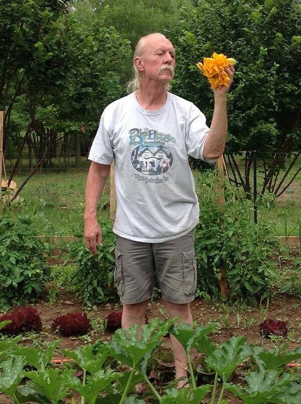 RootsRockReviva's tweet photo. #ButchTrucks #France #Garden #RootsRockRevival #AllmanBrothers #ABB http://t.co/xpFQBT4Ddk