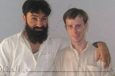 Photo: deserter Bowe Bergdahl smiles, poses with Taliban