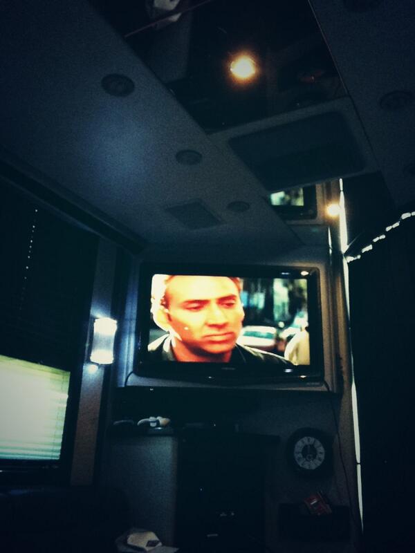 ofbitterhearts's tweet photo. Watching some gone in sixty seconds on the way to Memphis, man I love this movie #nicolascage http://t.co/nXYKDluxZU