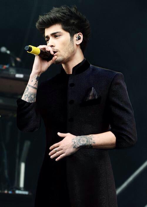 1Direction798's tweet image. Can everyone please follow my new 1D and 5SOS account. @1D_5SOSFan3. Thank you. 💕