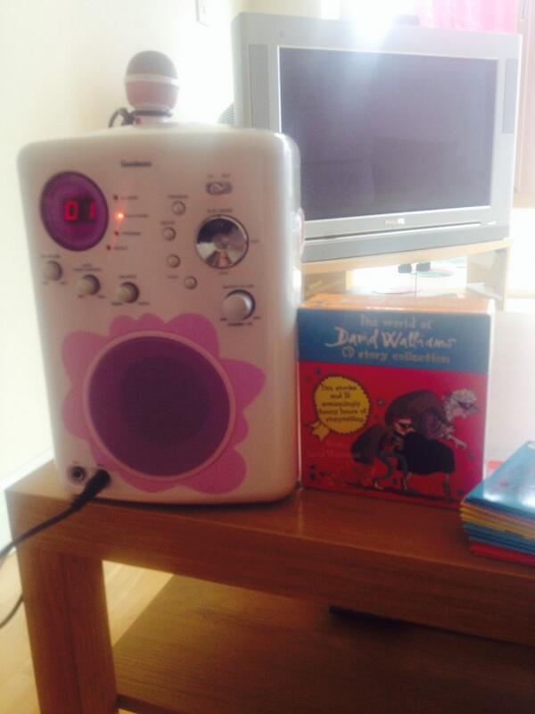 chloeoneill24's tweet photo. Listening to the world of @davidwalliams with my 6year old and she is in awe.Feels like he's in the room.Funny guy😂💯👍 http://t.co/F2FjpvWxlO