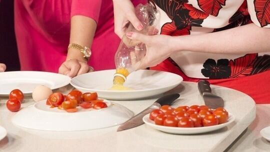 thismorning's tweet photo. Cooking tonight? Make life in the kitchen a whole lot easier with our #KitchenLifeHacks! http://t.co/Fu1sij8L53 http://t.co/ic7xzPvf1E