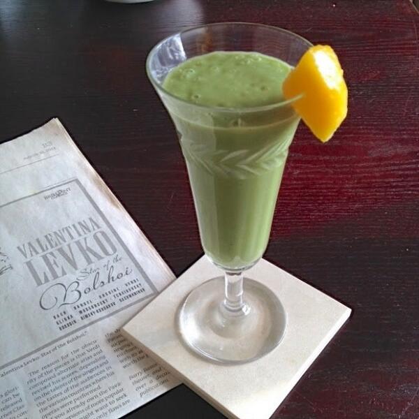 kosherlikeme's tweet image. Cool off &amp;amp; load up on vitamins- Mango Matcha Smoothie @LeafAndArdor  bit.ly/1r9krY7 #organic #CT