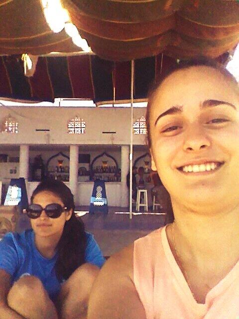 Celia7s's tweet photo. De GR a la jaima directa.. hola veranoooo! Por fin @Perfectaaa http://t.co/vn0mdvDPy3