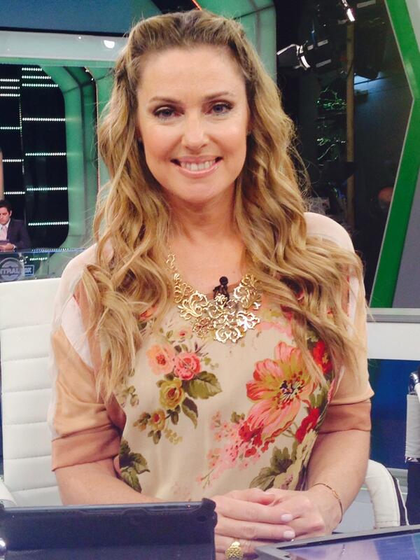 Gracias <a href="/SATHYAbyMS/">SATHYA</a> por el #look en #CentralFOX .