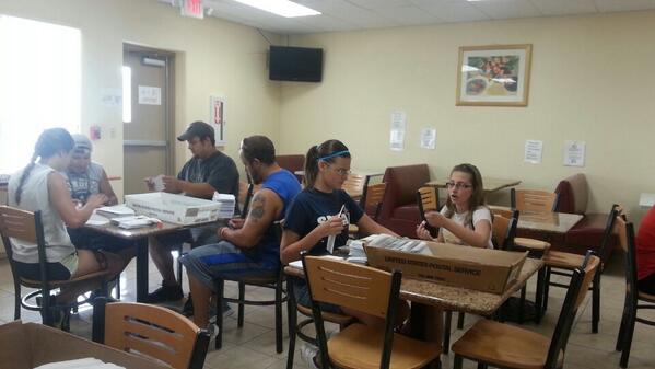 AlexDWitch13's tweet photo. Helping out @ the Rescue Mission this morning with the youth from c... http://t.co/S5jPyX4P2x http://t.co/HjCngjyKYr