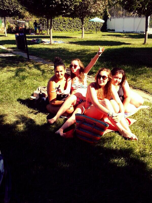 DeboraCorvillo's tweet photo. "@helenaperikita: Pooorr fiiiiiinnn @anita88_8_ @deboracorvillo @AnaCe91 http://t.co/fugtDjgZDX"que ganas se vosotras :)