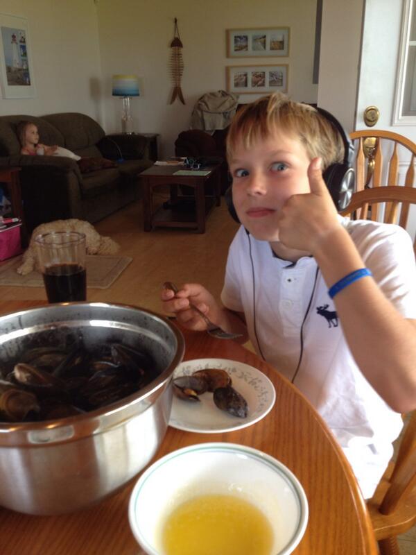 TorontoGrant's tweet image. A great lunch of PEI mussels with Owen-@Caroline__Lewis