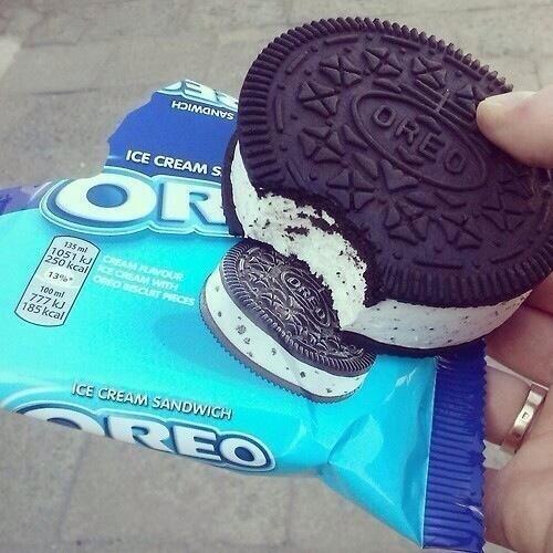 YoungLittleWay's tweet image. “@The10thDocCares: MINE ALL MINE! @FoodPornsx: Giant Oreo Ice Cream Cookie,. http://t.co/loADZWtiIg” I'll steal that....