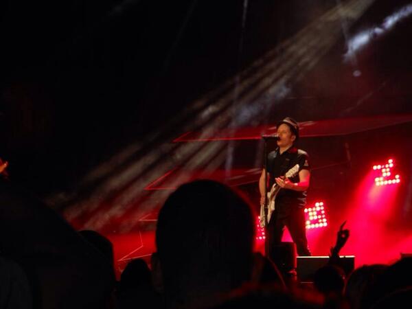qinasfs's tweet photo. look at these pics of @PatrickStump my friend took last night tho http://t.co/UqUJ15lpsz
