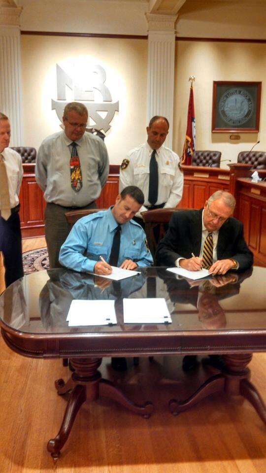 JarosEd's tweet photo. North Little Rock Local 35 signing first contract since 2008! Congrats! http://t.co/lZFn8QZaHW