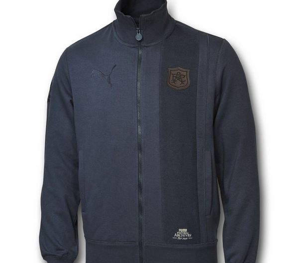 BostonGooners's tweet photo. "@northbanklower This is an absolute beaut. #Arsenal #PumaKitLaunch http://t.co/QI0A47yGMJ"
...oh my. Where is this to purchase?!