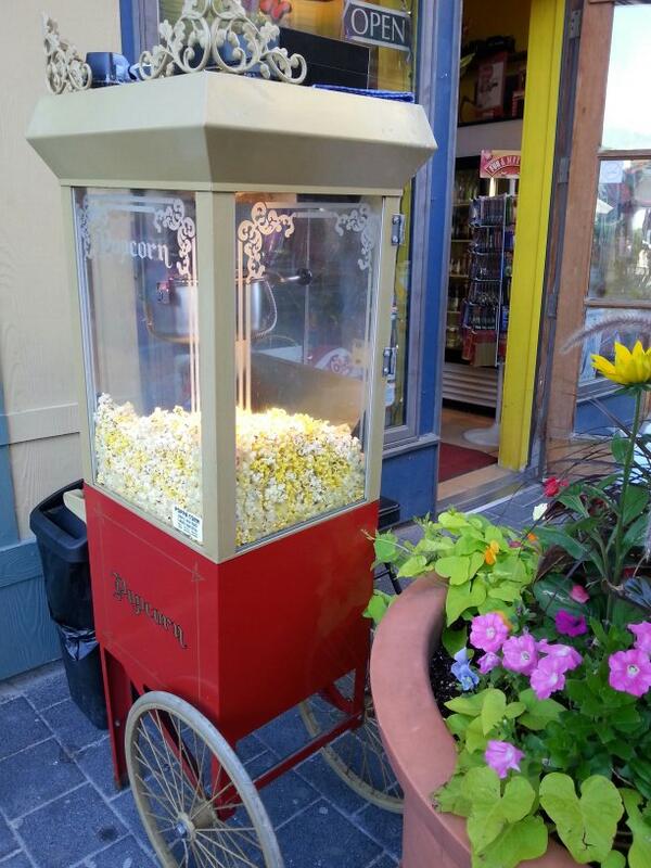 StantonStore's tweet image. Free movie under the stars tonight at Blue.  The movie is Frozen!!! Get your popcorn and cotton candy at Happy Valley