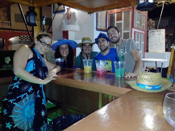 OBLIX7's tweet photo. Una de chupitos para nuestros playeros!! @Xyspyka @damemacarrones http://t.co/YyLaz0fbuI