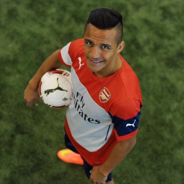 Official: Alexis Sanchez joins Arsenal BsNEaCoCcAAC0jn