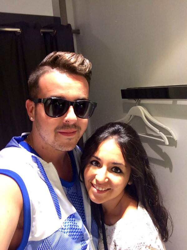 JavMadrona's tweet photo. Con @MoonicaGomeez en plaza mayor de compras! http://t.co/iiMMT1qILc